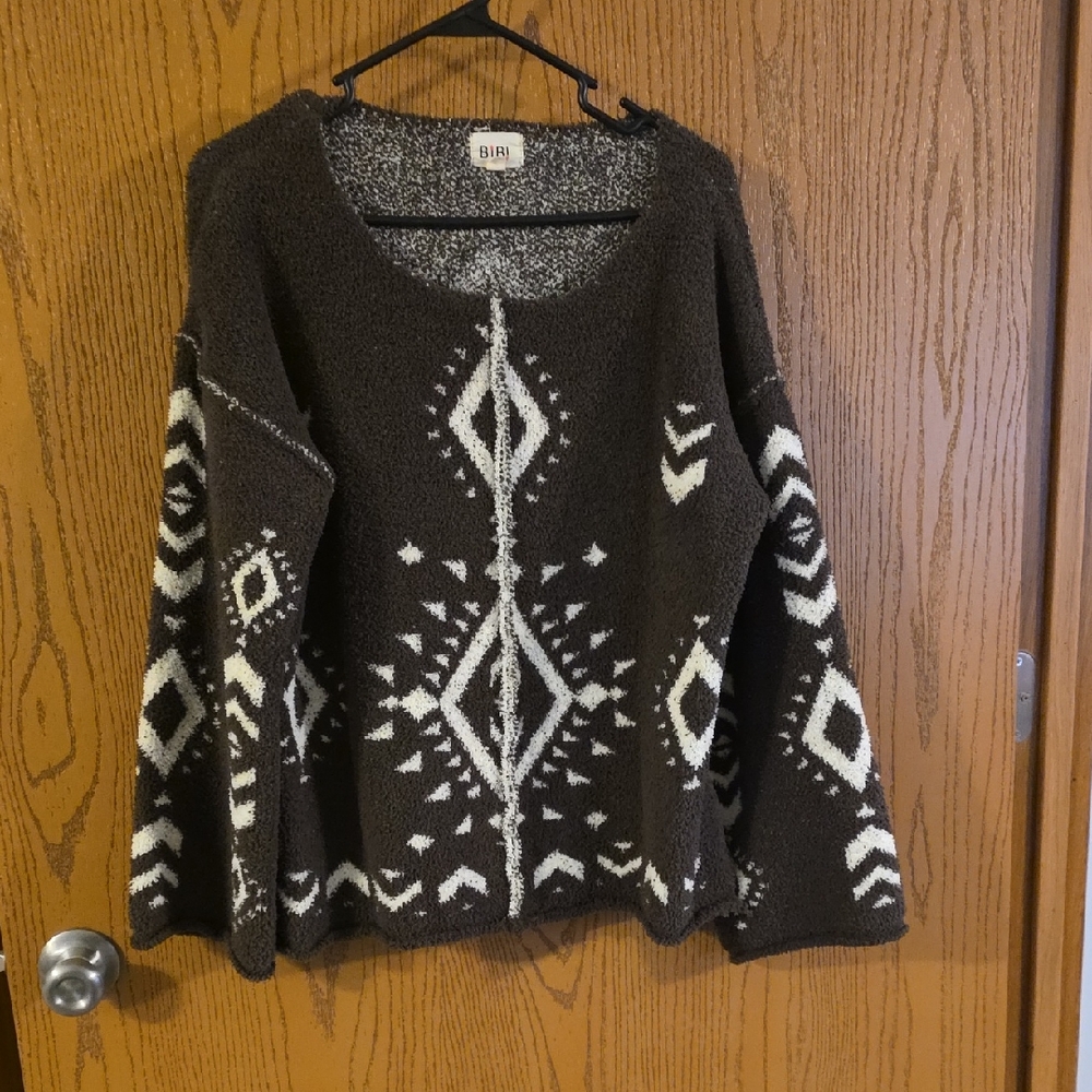 BiBi Geometric Patterned Sweater in Dark Green and White. Very Soft, NWOT